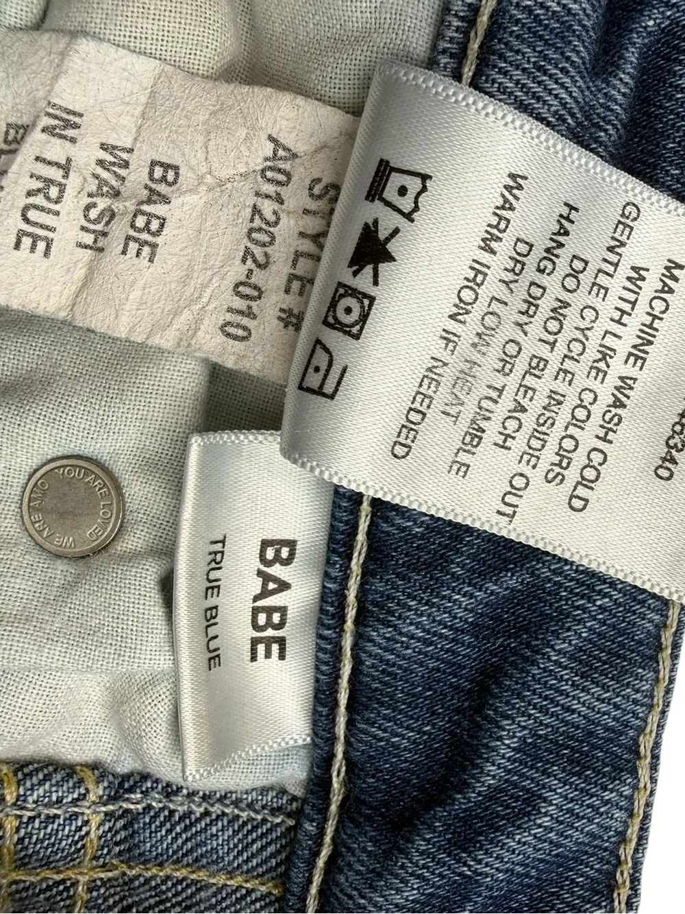AMO True Blue Babe Cropped Skinny Jeans Size 26 E0963